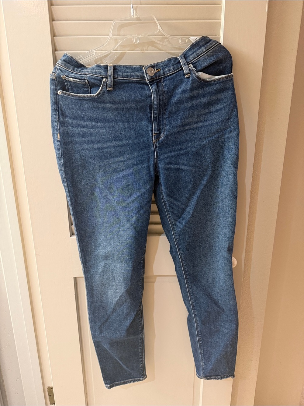 Hudson Jeans High-Rise Slim Crop in Dark Blue Wash